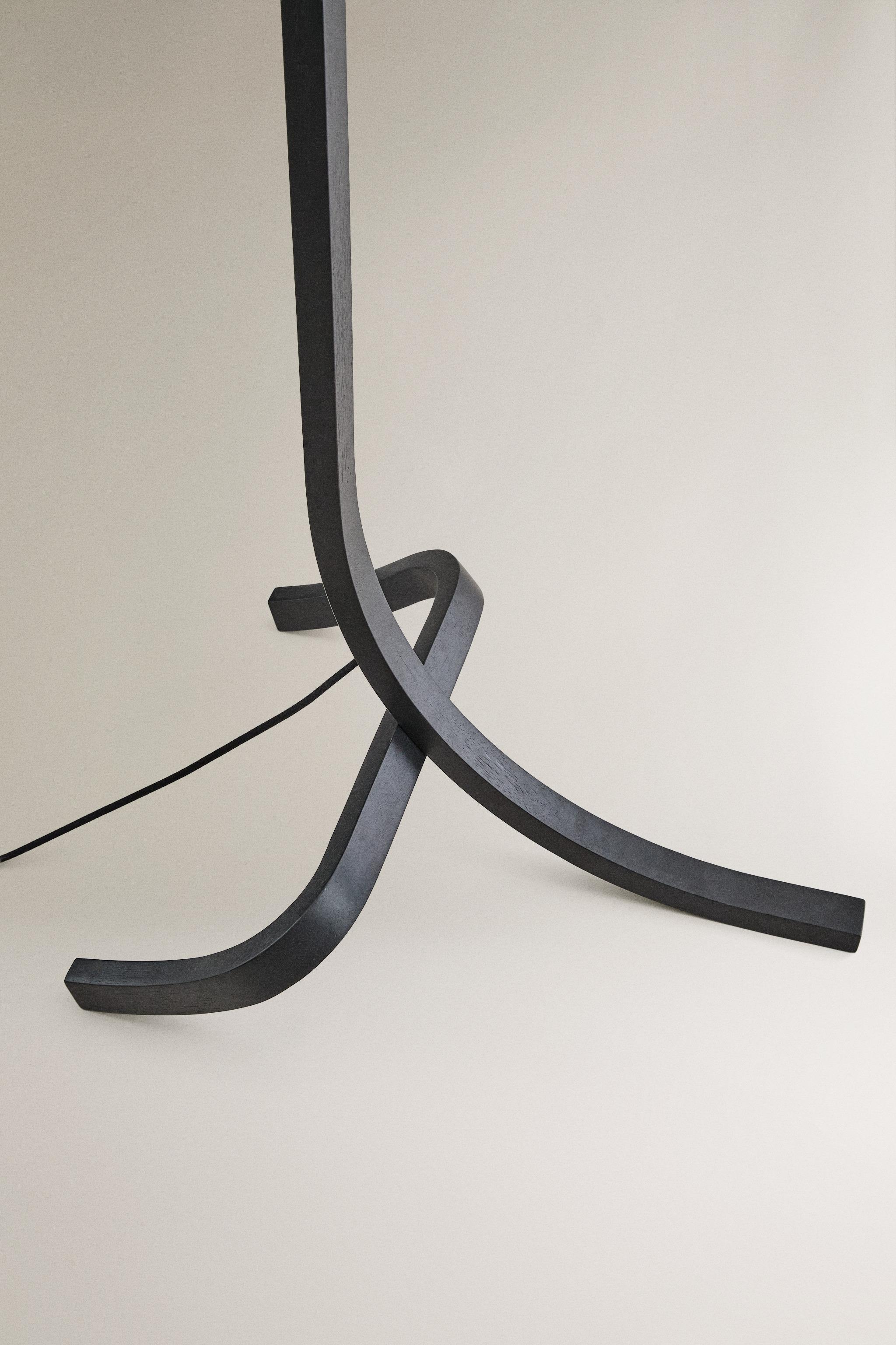 LAMPE DE SOL EN BOIS