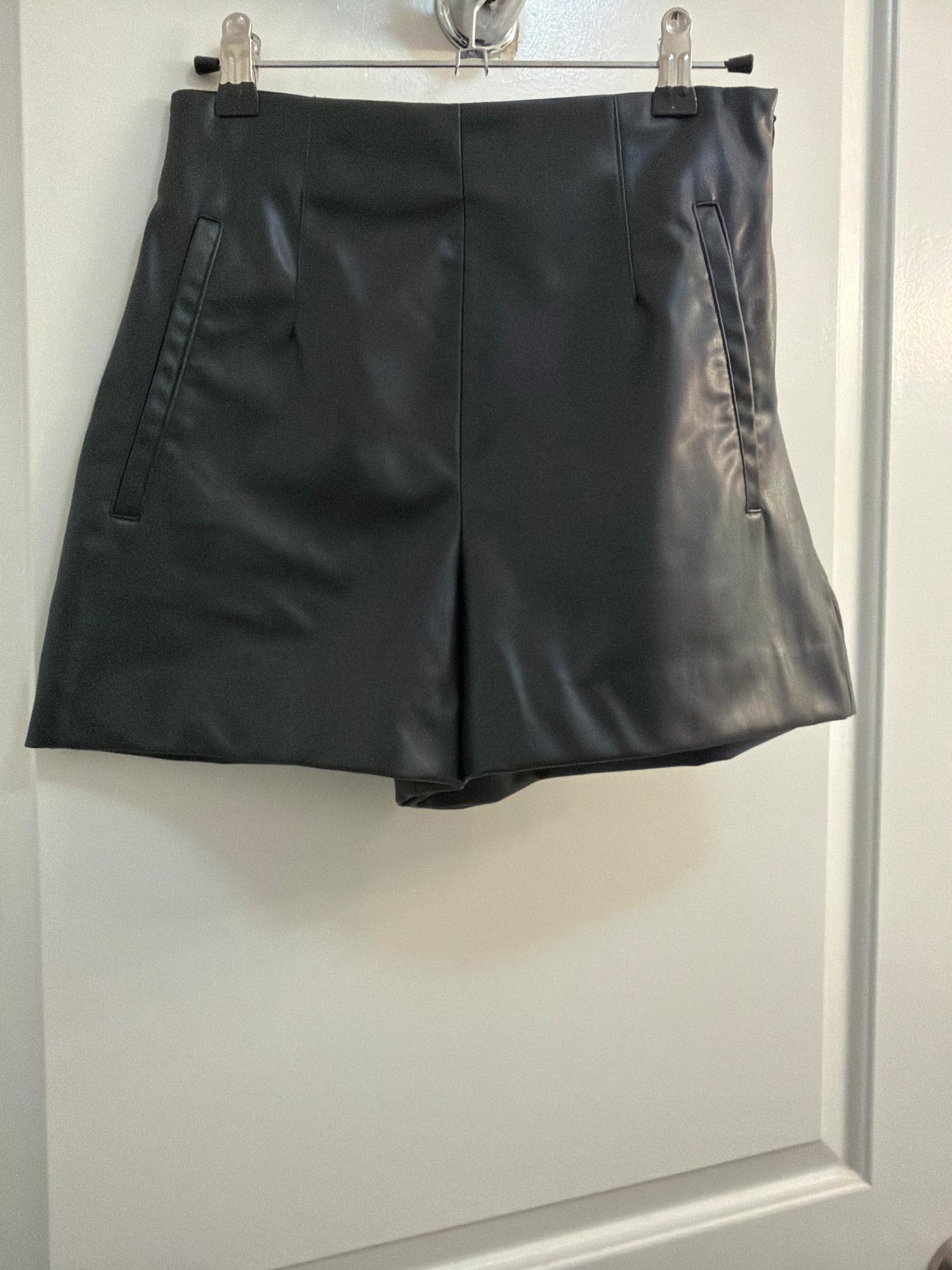 FAUX LEATHER SHORTS WITH A HIGH WAIST SECOND HAND | Zara Preowned