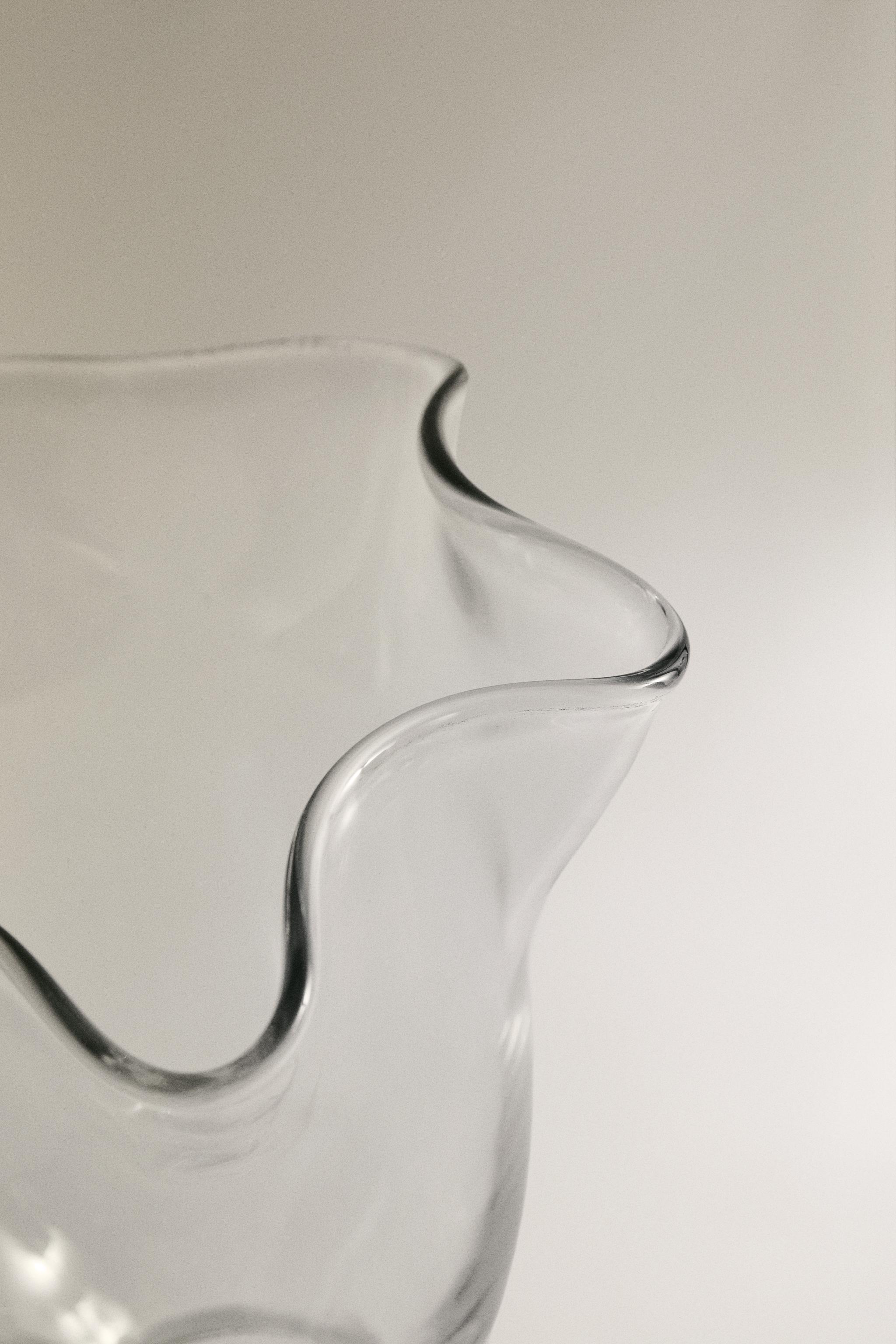WAVY TRANSPARENT GLASS VASE