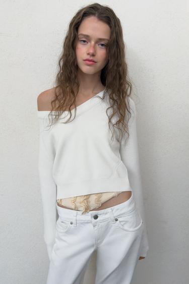 Zara PLETENI DŽEMPER SA V IZREZOM – Bela