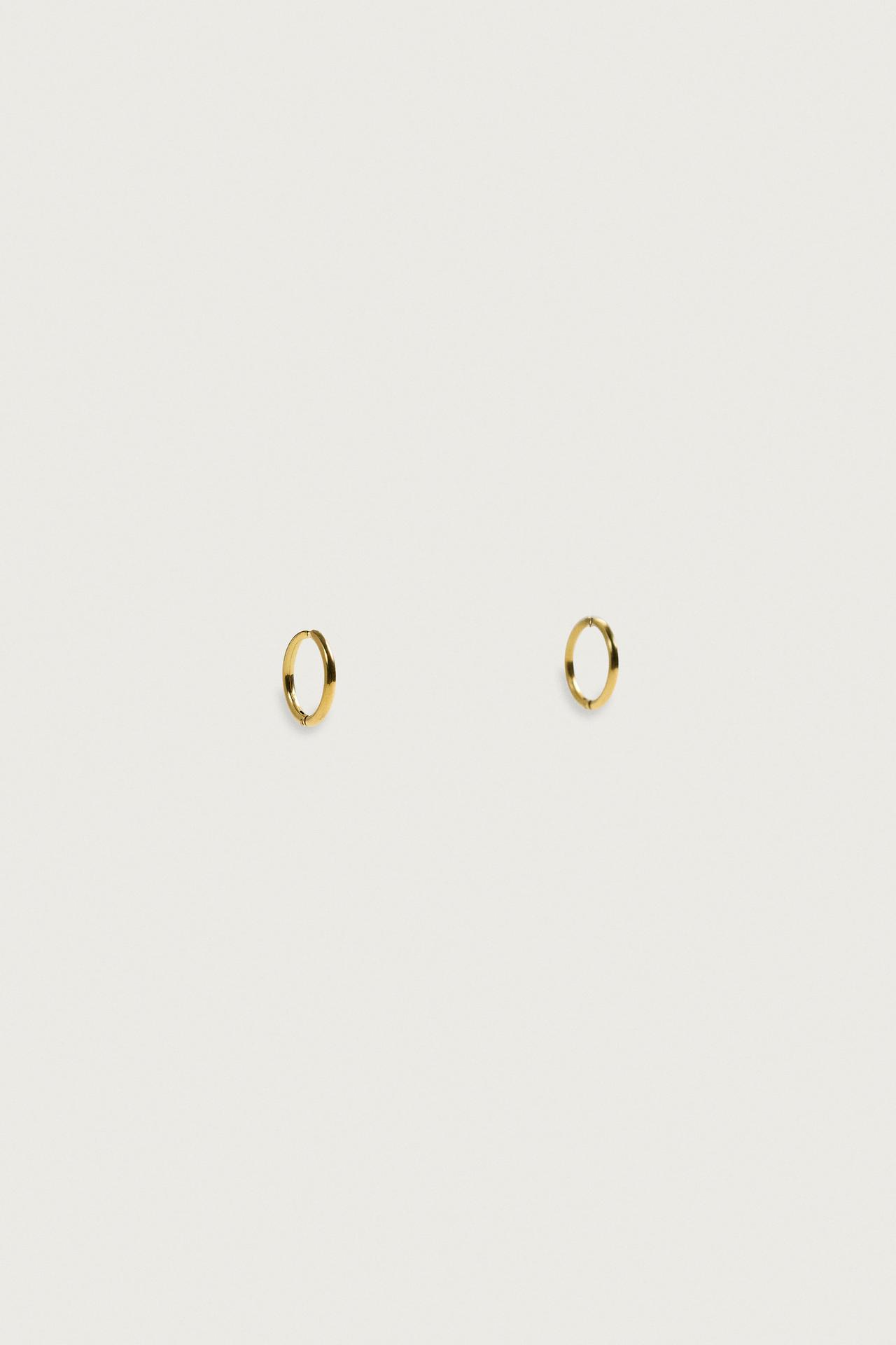 STAINLESS STEEL HOOP EARRINGS — Gold