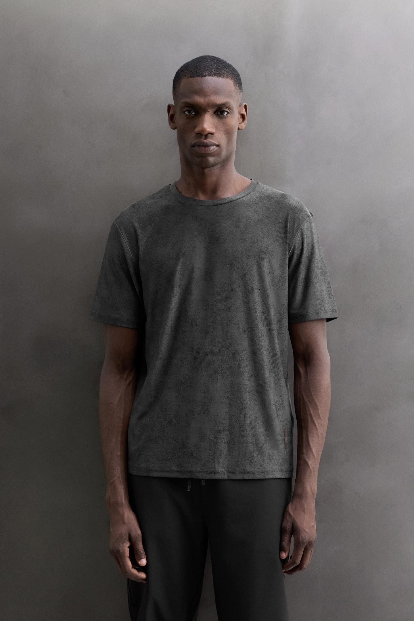 Мужская футболка Zara Contrast Jacquard Technical, цвет: Антрацитовый серый — фото 2