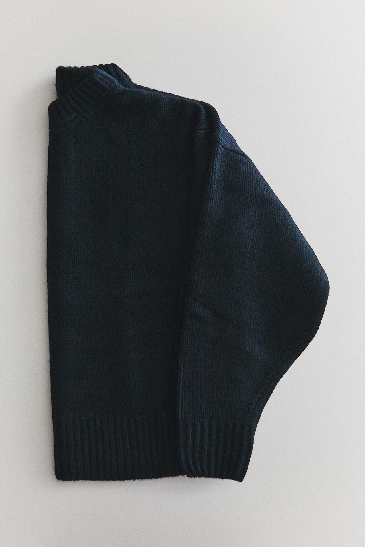WOOL SWEATER WITH ROUND INFINITY SCARF — Blue