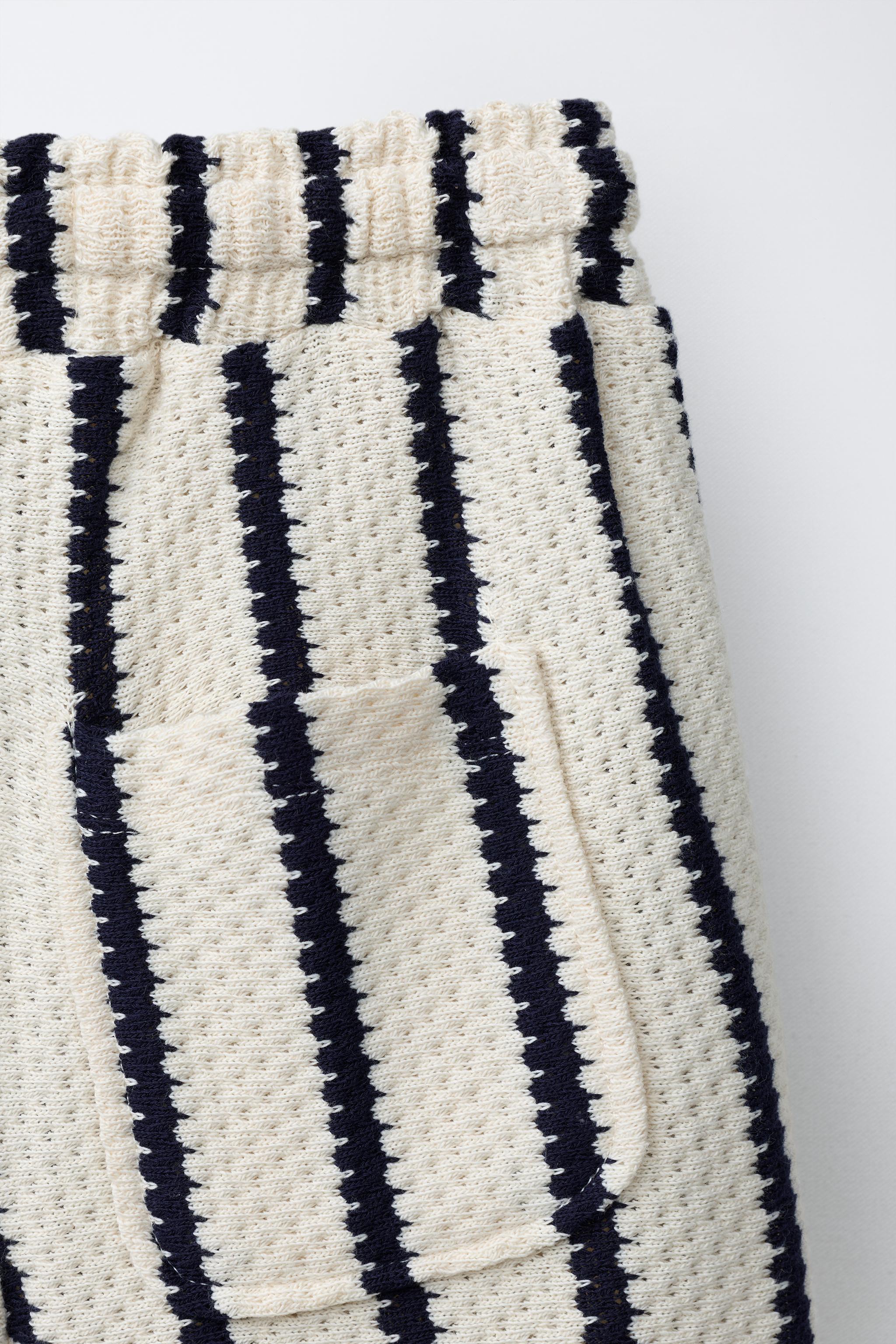 TEXTURED STRIPED KNIT SHORTS