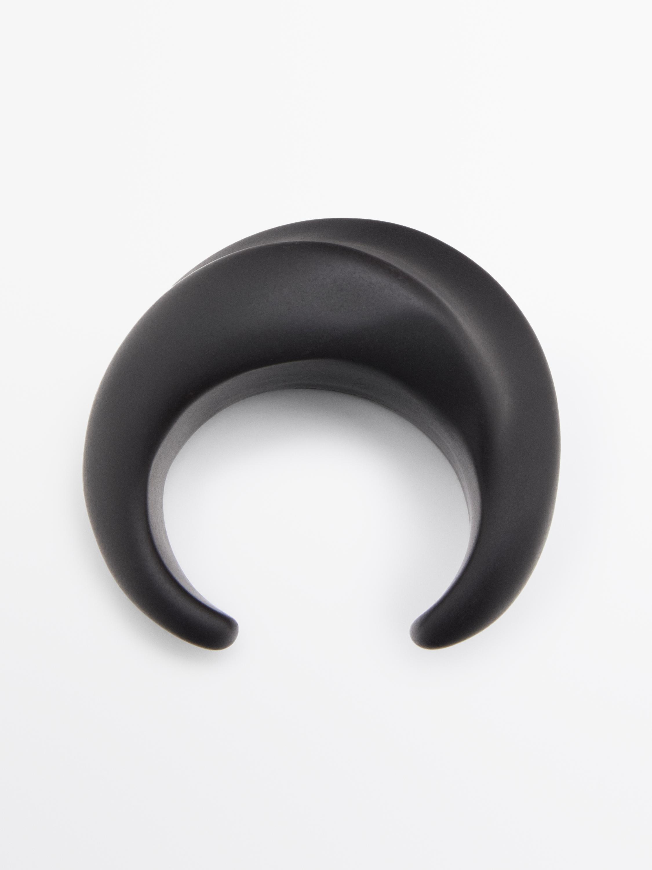 Wide moulded bracelet