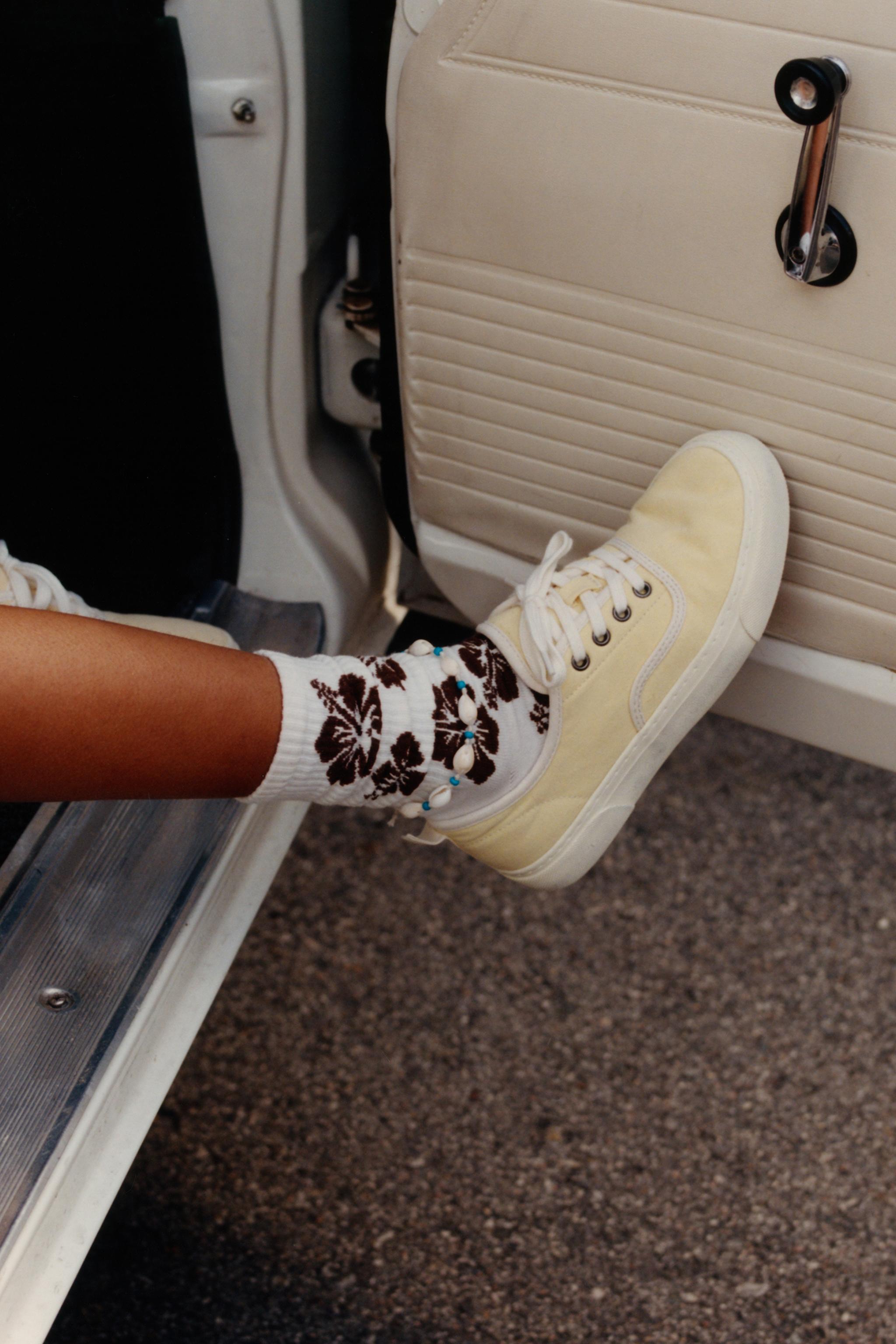 CASUAL LACE-UP SNEAKERS — Yellow