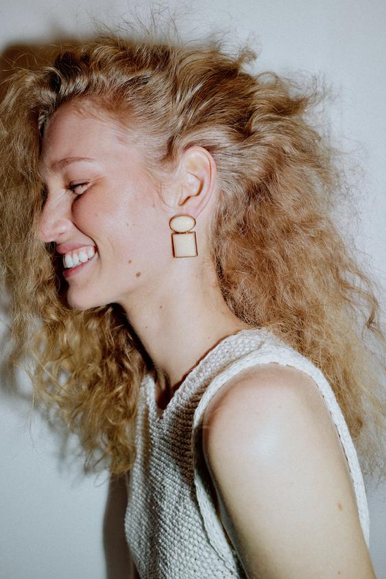 PENDIENTES PIEZAS GEOMÉTRICAS - Dorado de Zara - Imagen 0