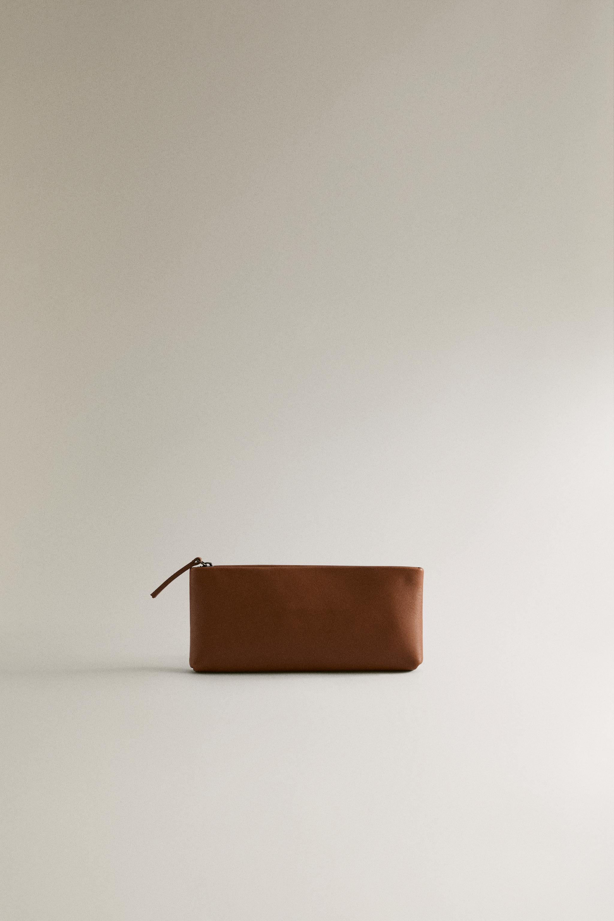 TROUSSE EN CUIR