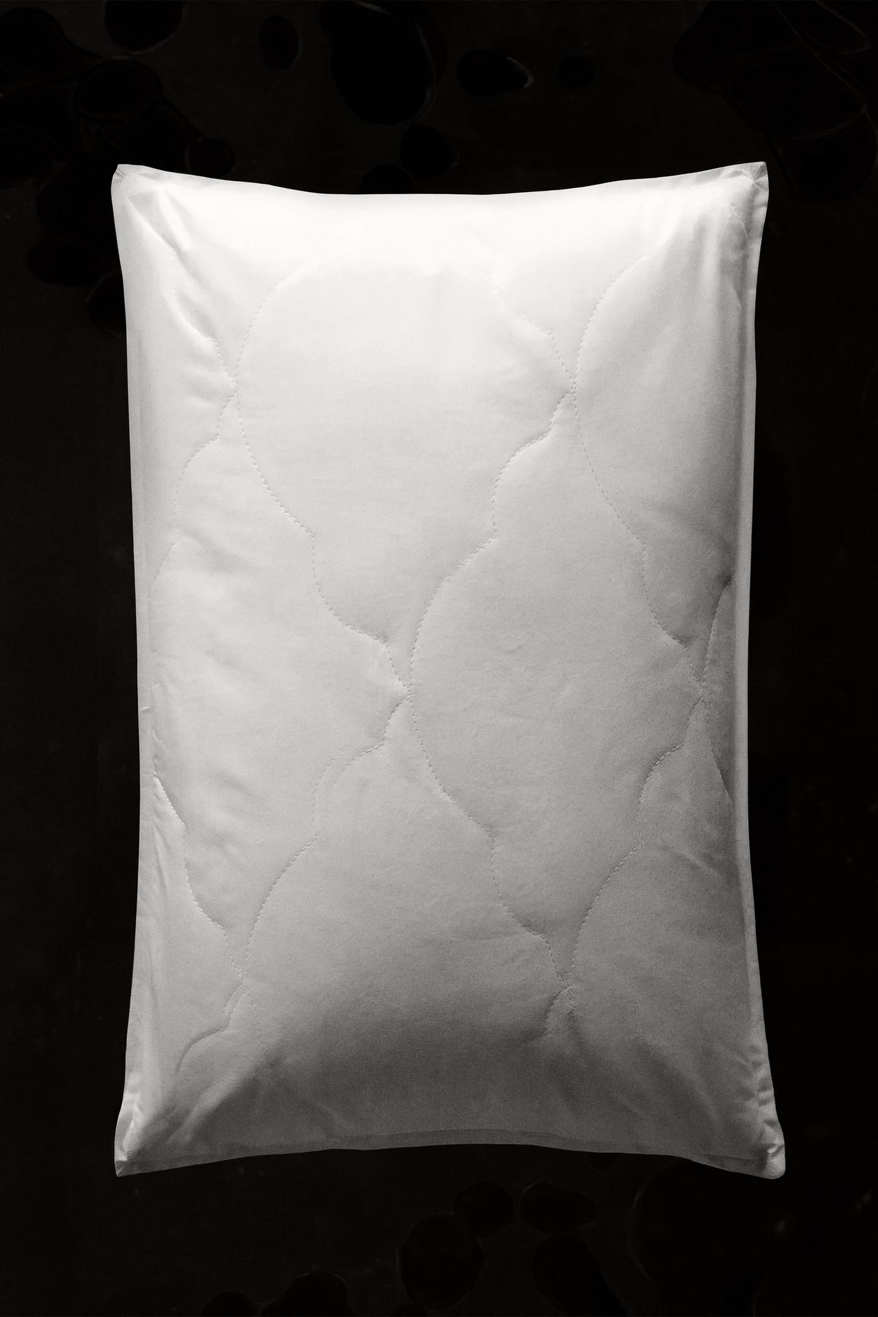 KIDS’ SOFT-TOUCH QUILTED FIBER PILLOW — Oyster-white