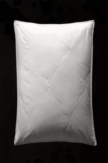 KIDS’ SOFT-TOUCH QUILTED FIBER PILLOW — Oyster-white 1