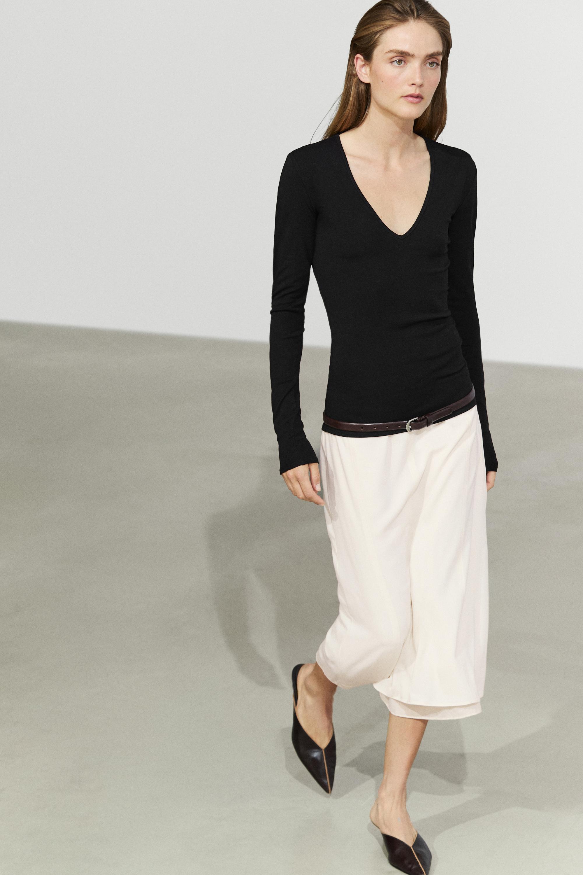 Long sleeve V-neck T-shirt