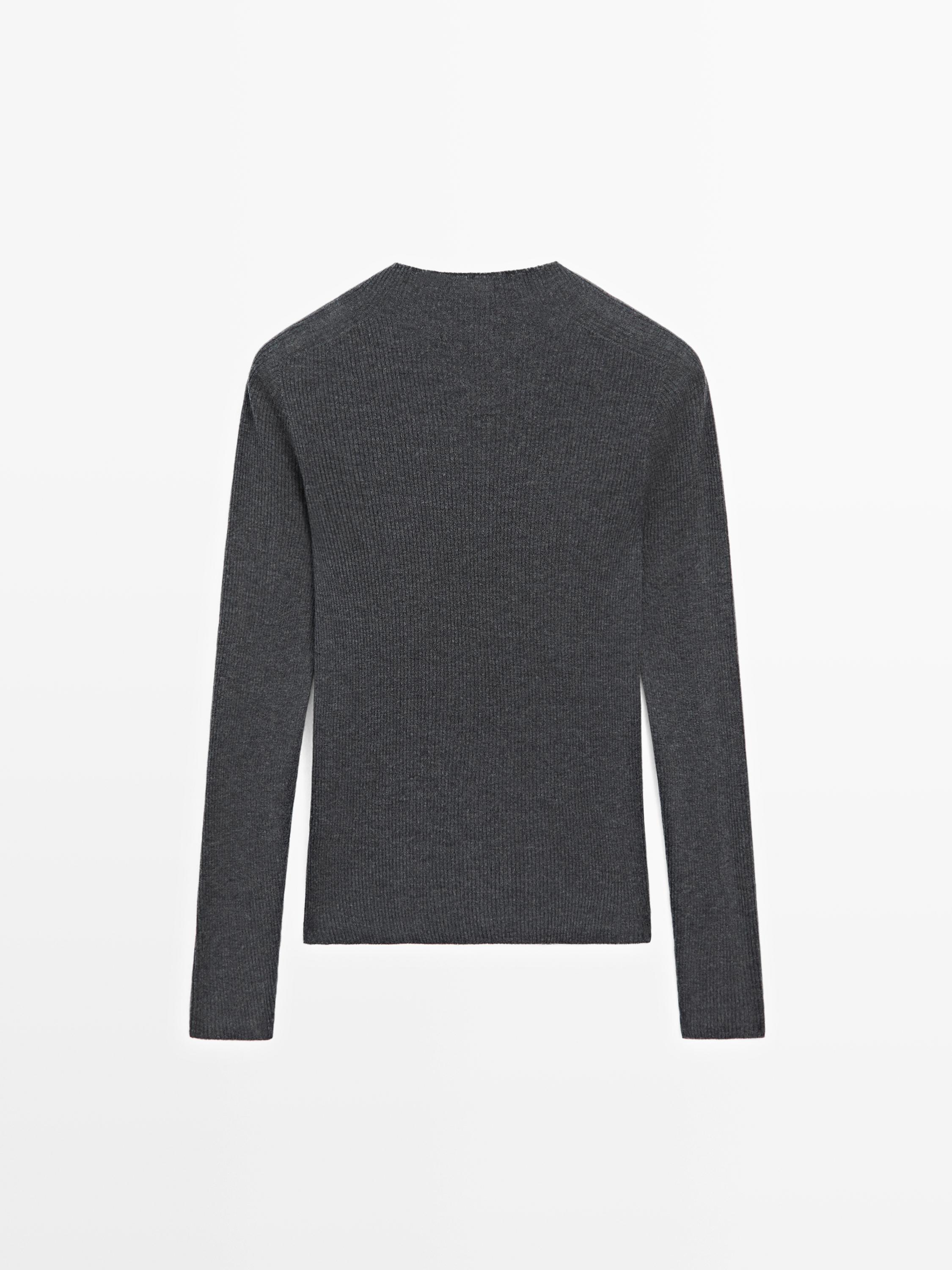 Ribbed knit mock turtleneck sweater
