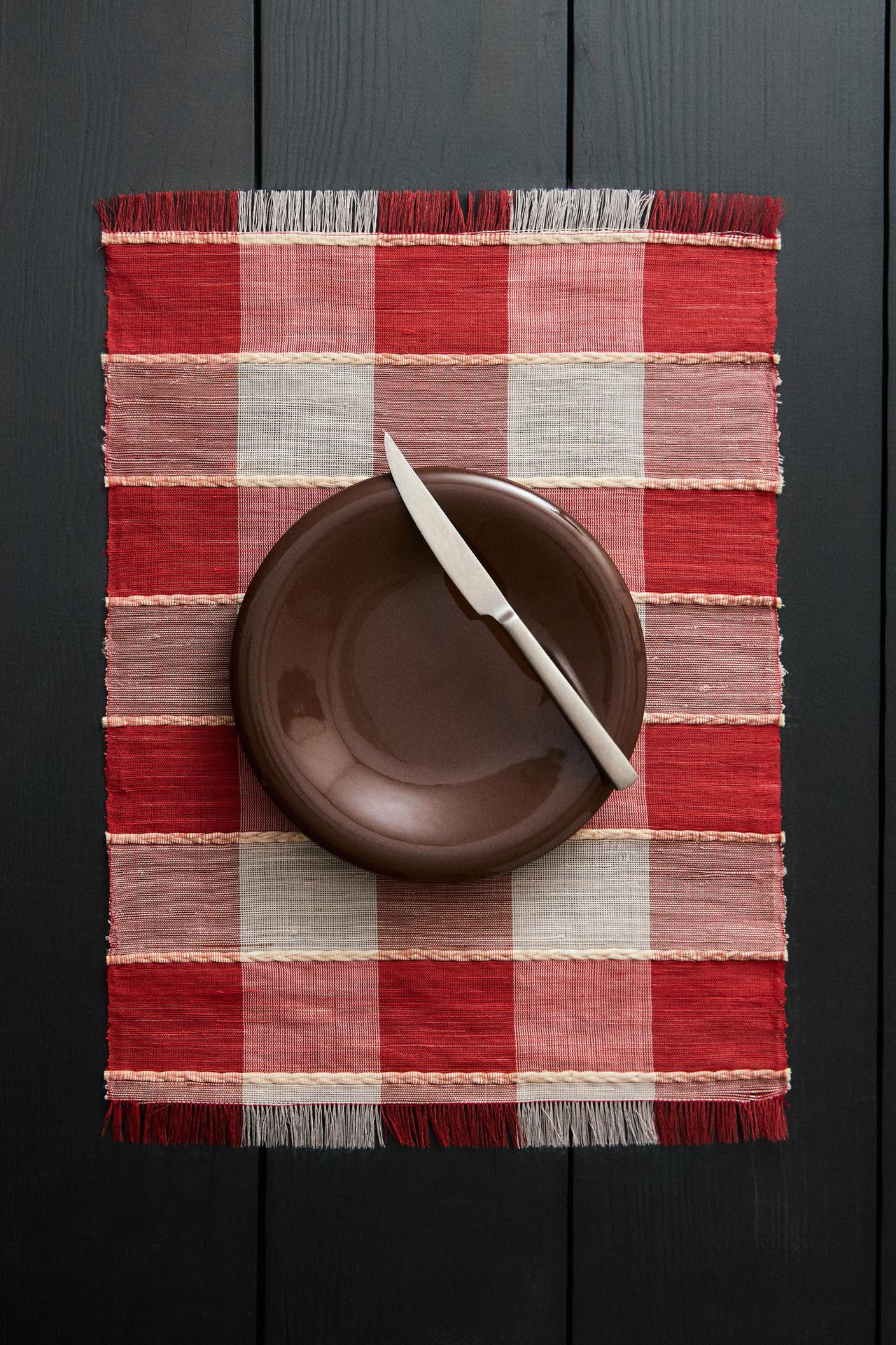 CHECK PLACEMAT — Red