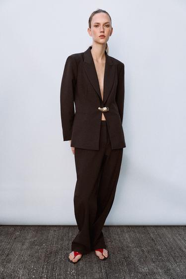BLAZER ENTALLADA FORNITURA - Marrón de Zara