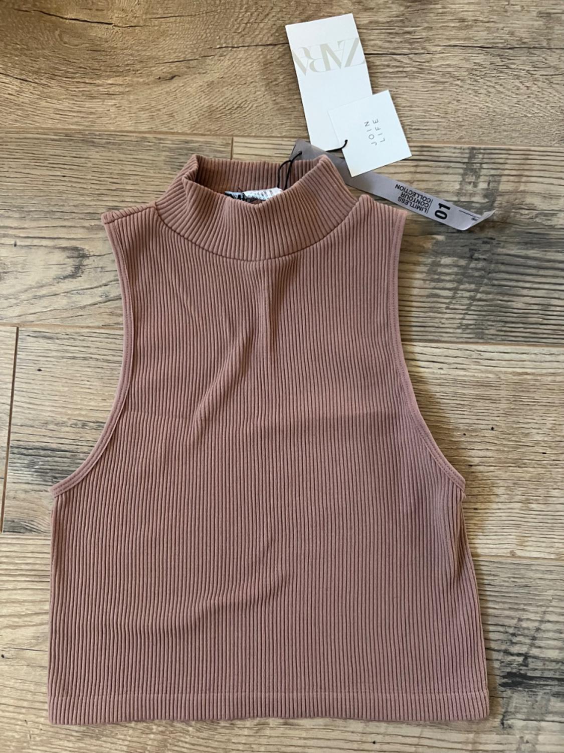 SEAMLESS MOCK NECK TOP