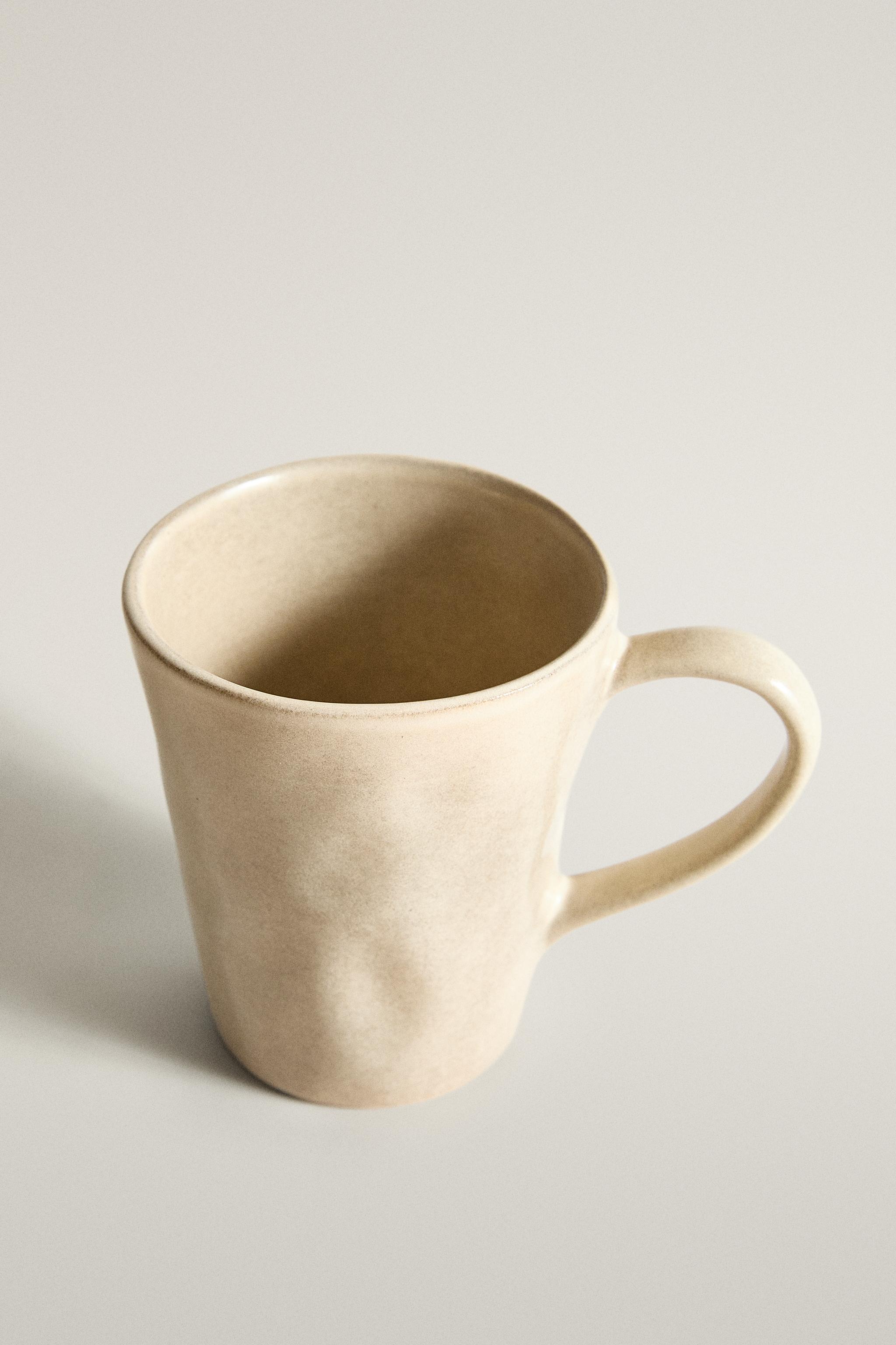TASSE EN GRÈS IRRÉGULIÈRE