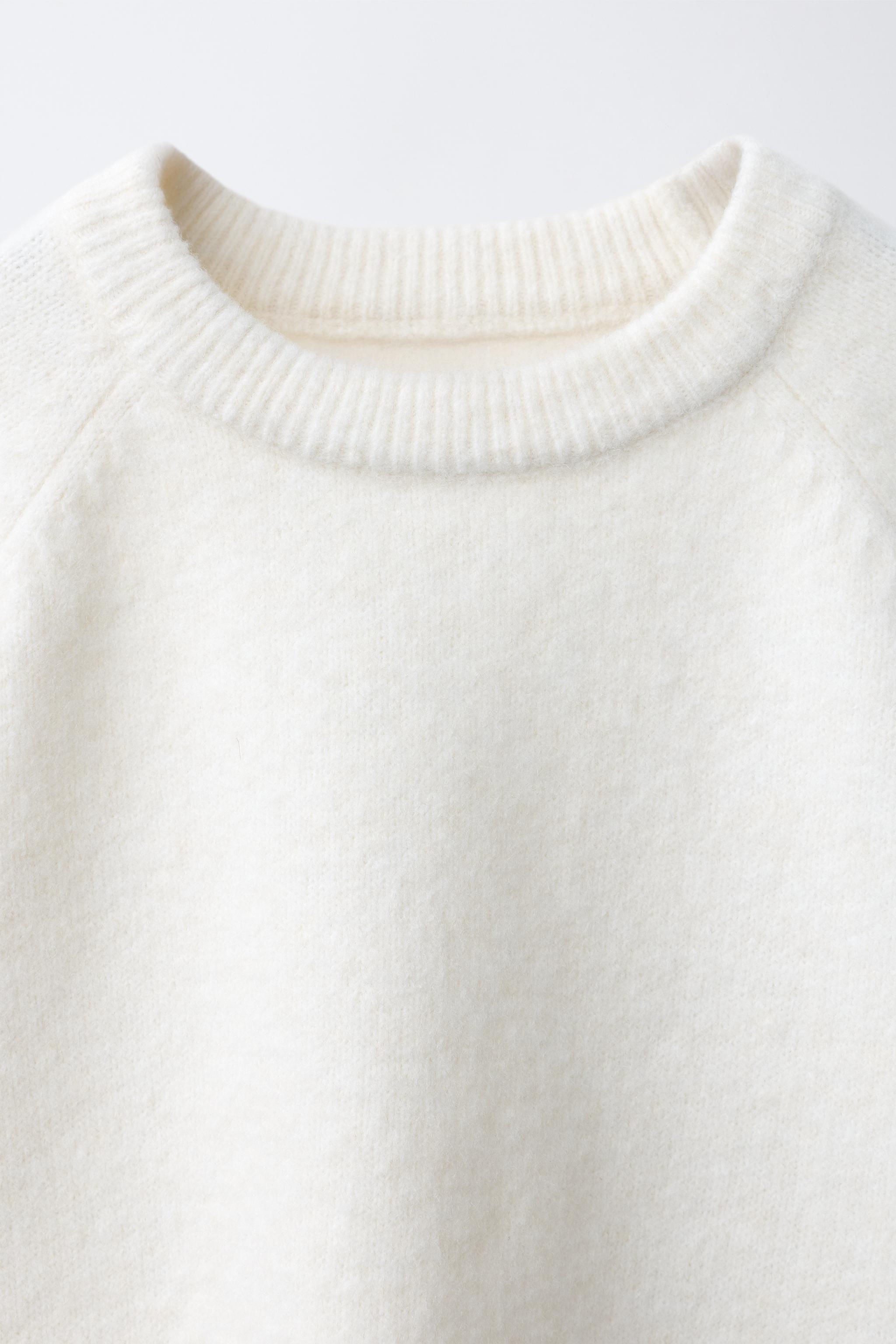 PLAIN KNIT SWEATER