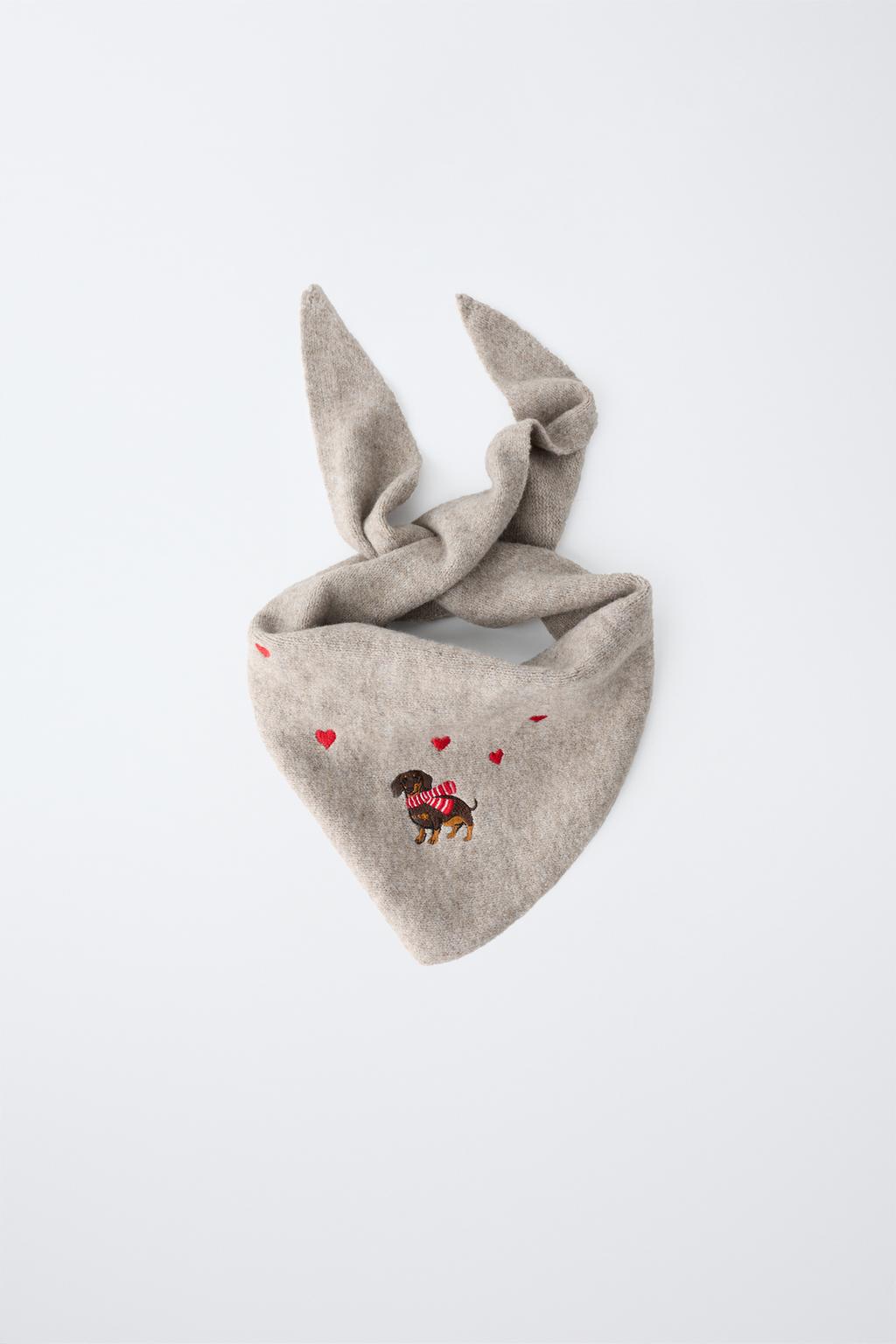 EMBROIDERED TRIANGULAR KNIT SCARF