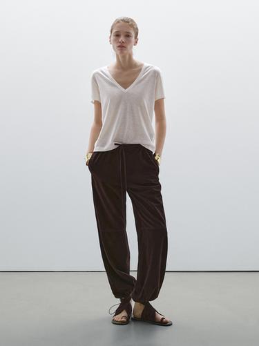 T-shirt à col en V 100 % lin - Jaune clair de Zara