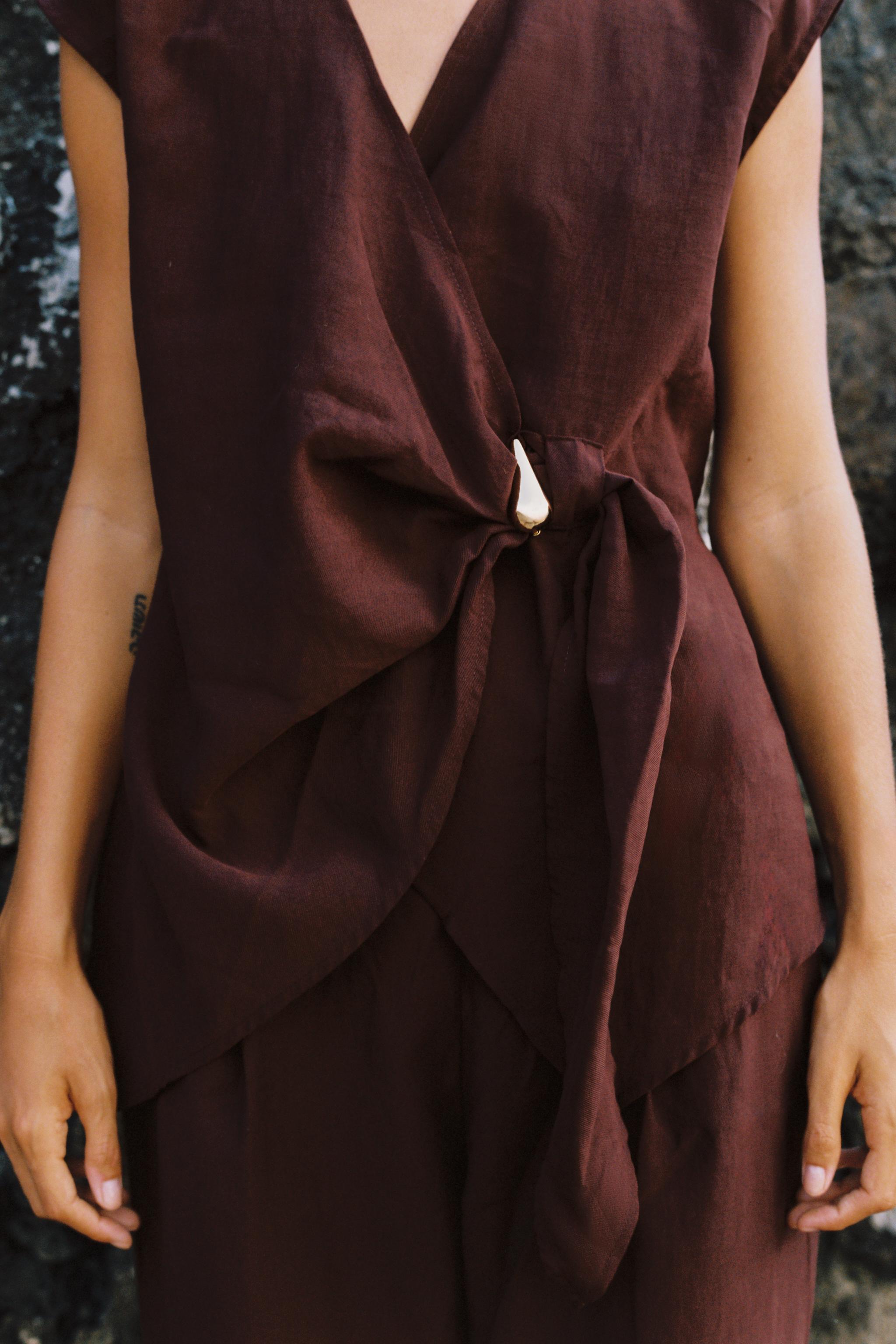 GOLD APPLIQUÉ TOP — Plum
