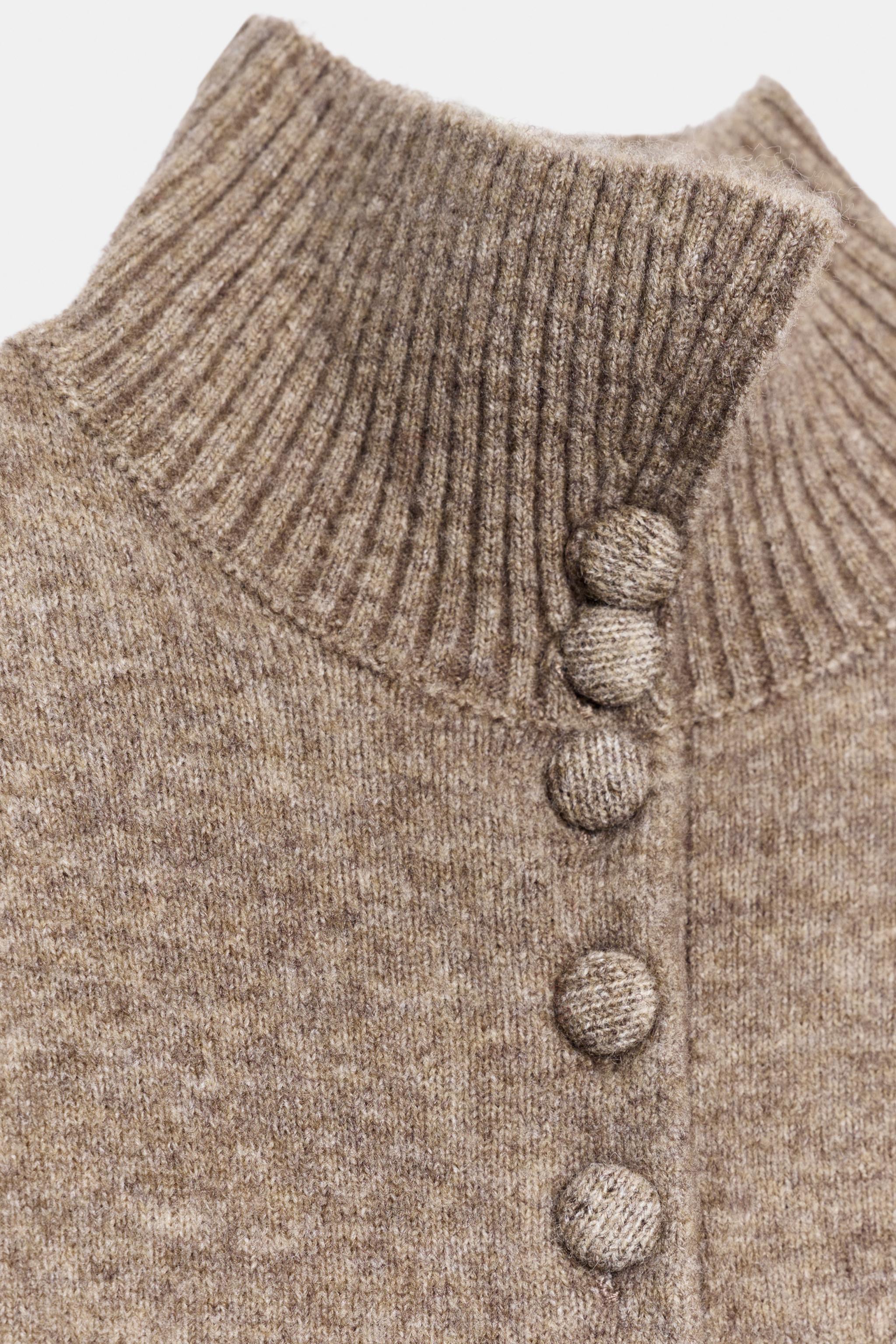 SHORT SLEEVE KNIT SWEATER