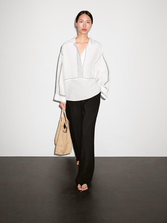 Loose-fitting blouse with contrast details