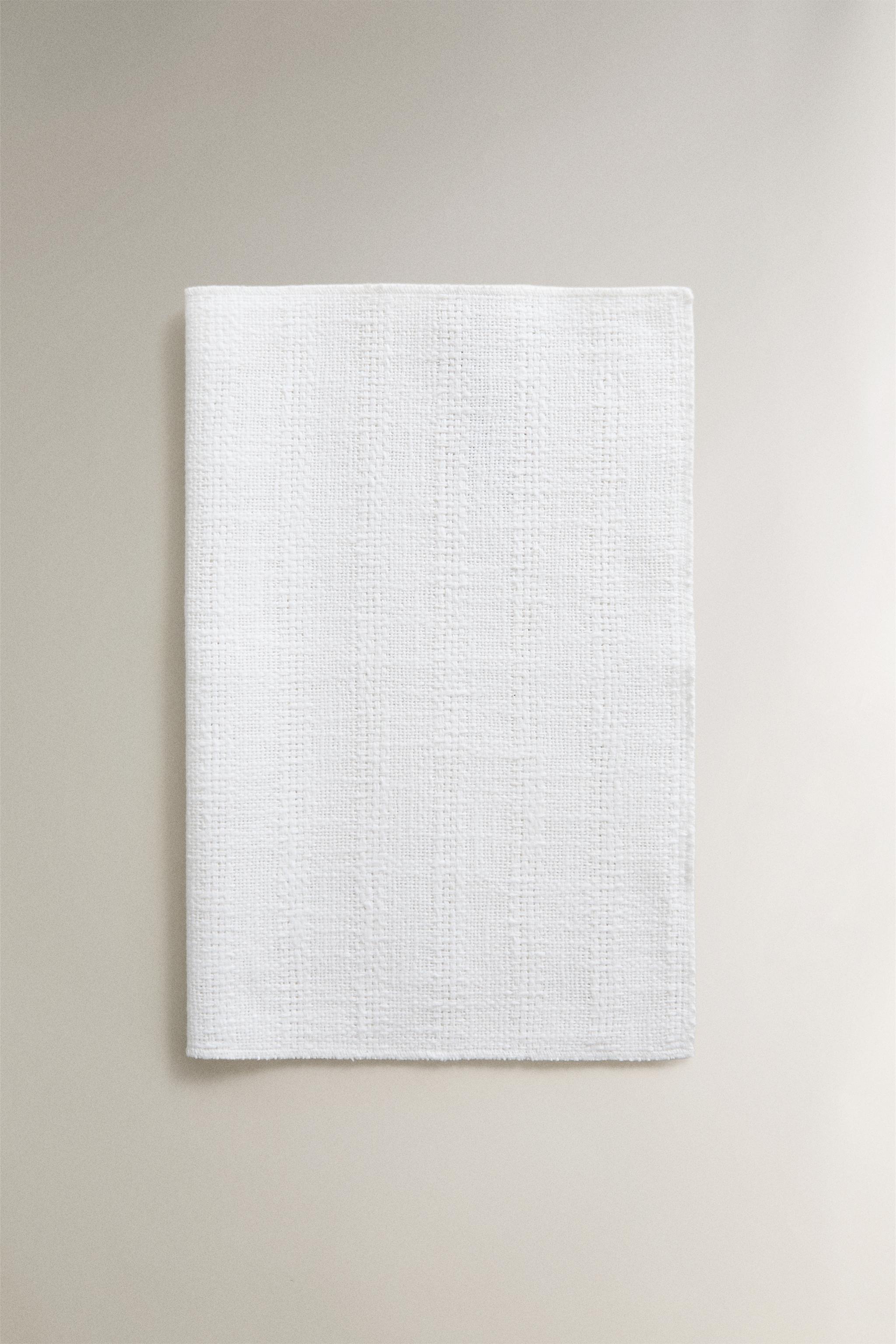 TEXTURED LINEN PLACEMAT — White