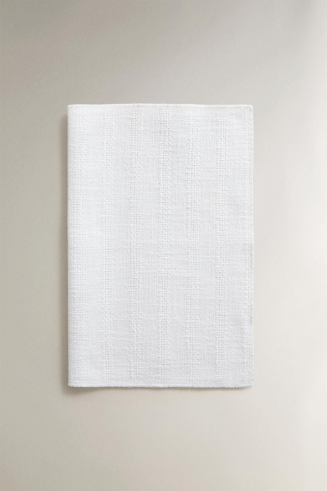 TEXTURED LINEN PLACEMAT — White