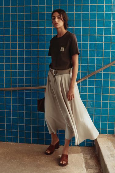 BROOCH CLASP T-SHIRT - Brown by Zara