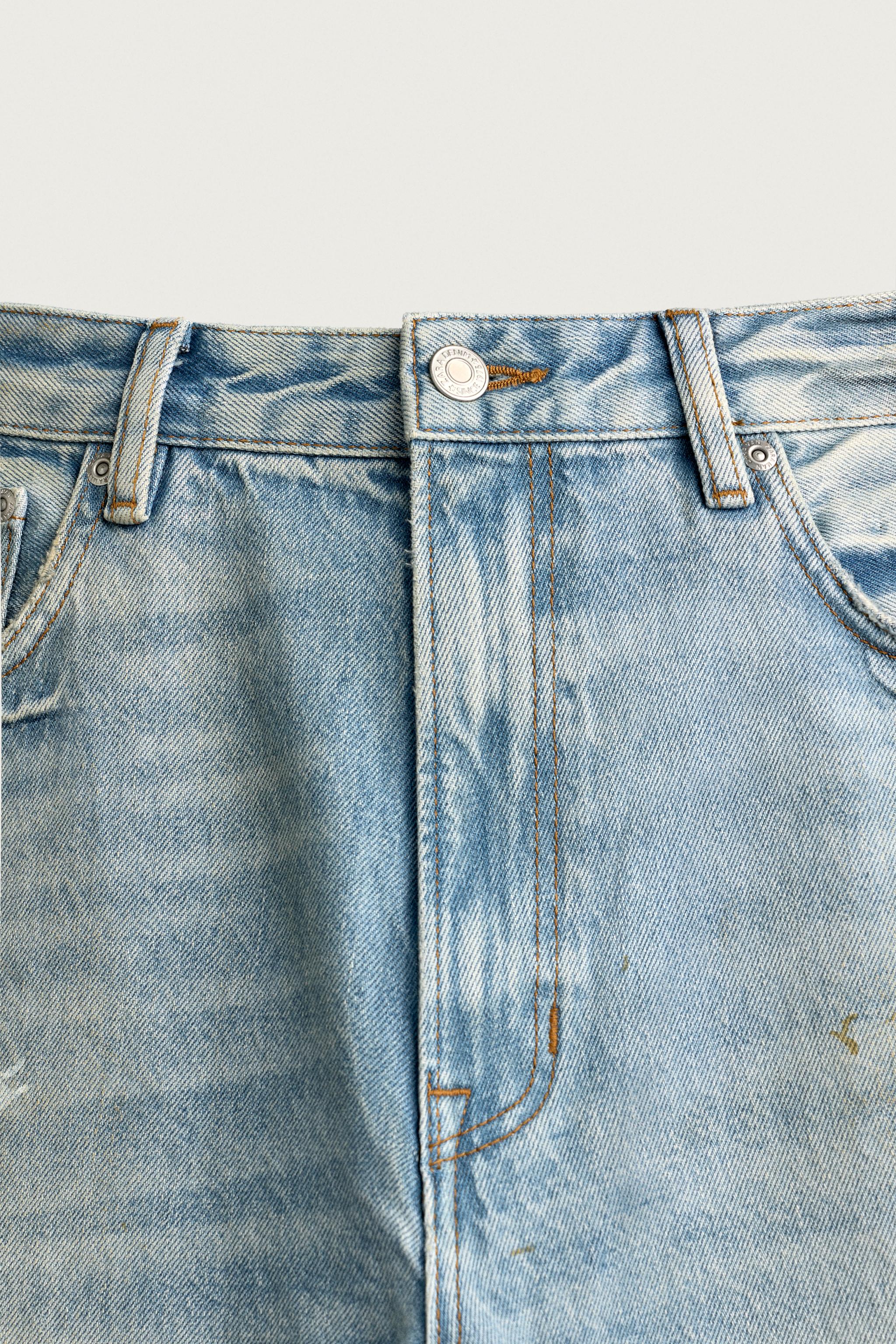 LOOSE-FIT JEANS