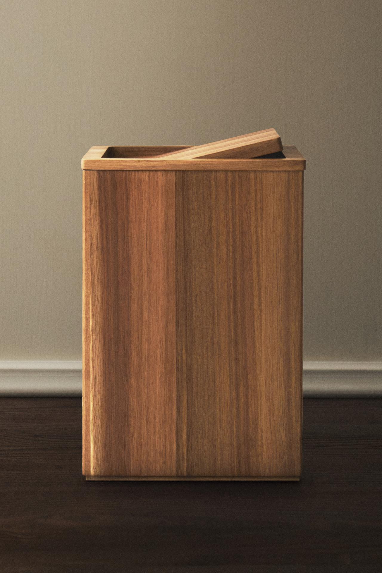 LARGE SQUARE WOODEN BATHROOM TRASH CAN — Light beige