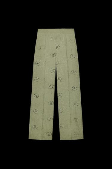 PANTALÓN RECTO BORDADOS PERFORADOS - Khaki de Zara - Imagen 0