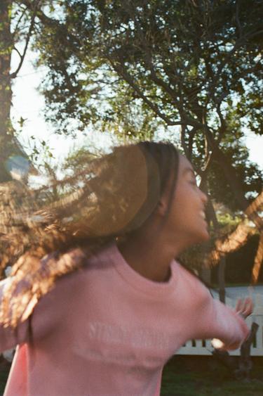 TRICOT TRUI MET GEBORDUURDE TEKST - PASTELROZE van Zara