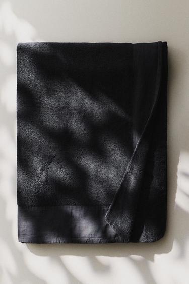 BEACH TOWEL WITH CONTRAST TEXTURES - Dark grey by Zara