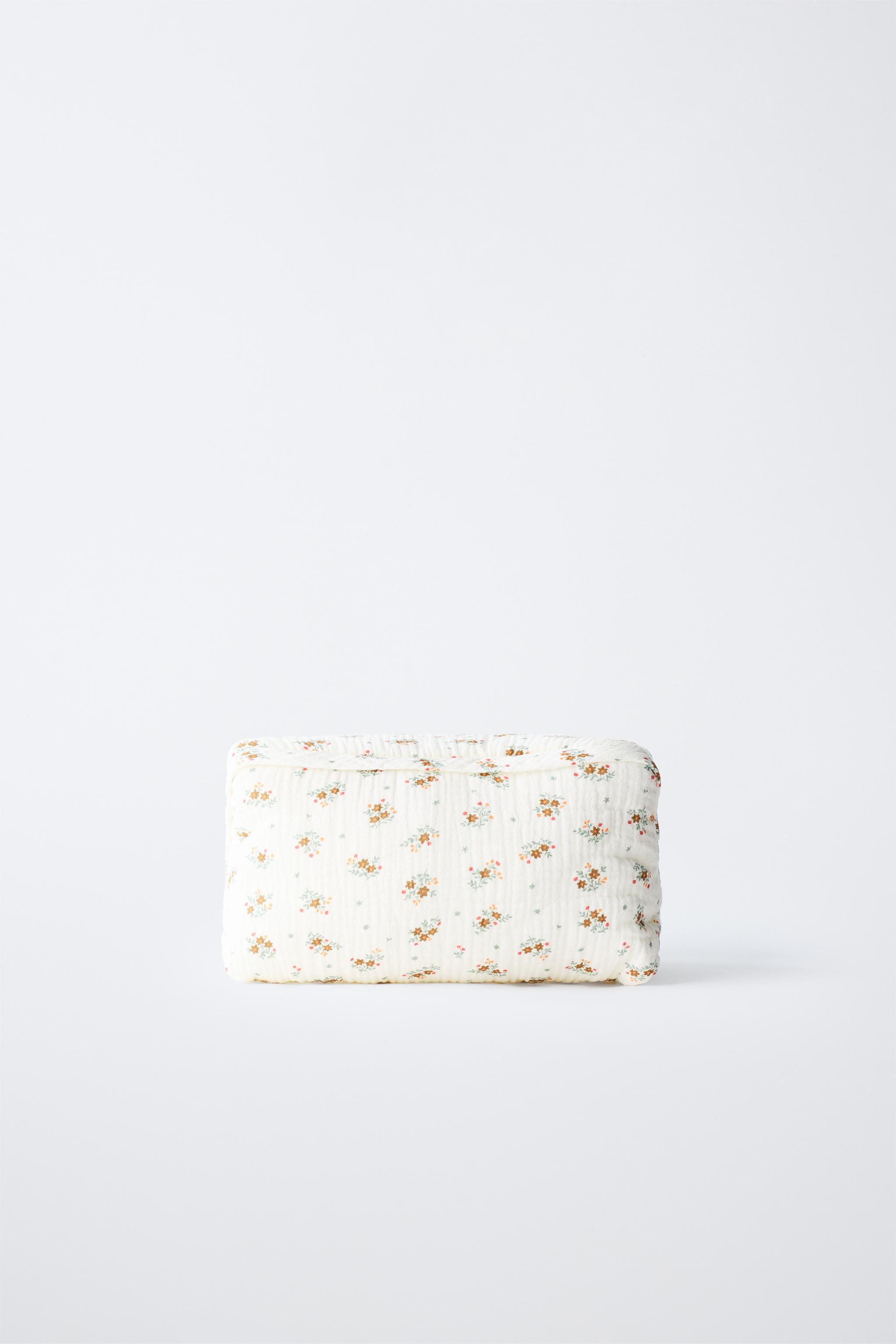 TEXTURED FLORAL PRINT TOILETRY BAG