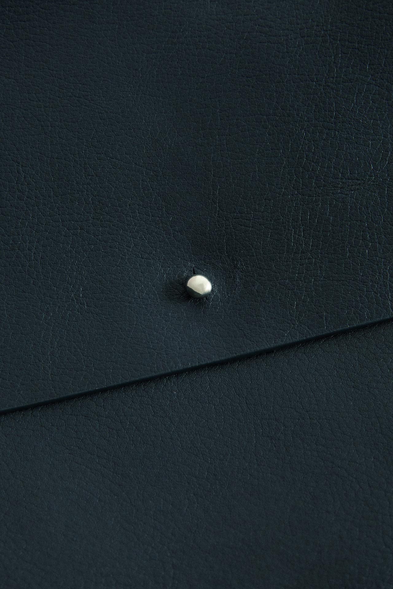 BLUE LEATHER BUTTON CASE — Blue