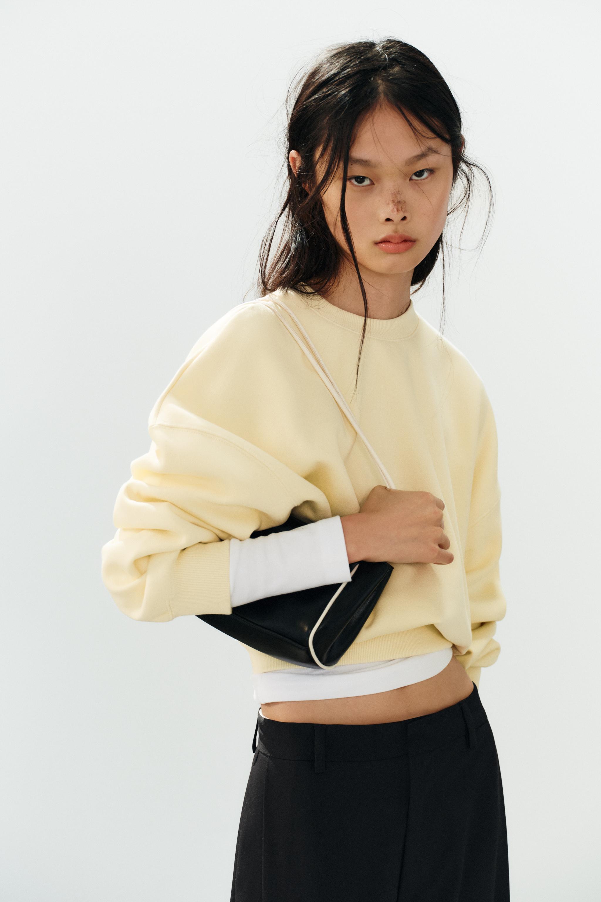 BASIC FLEECE SWEATSHIRT