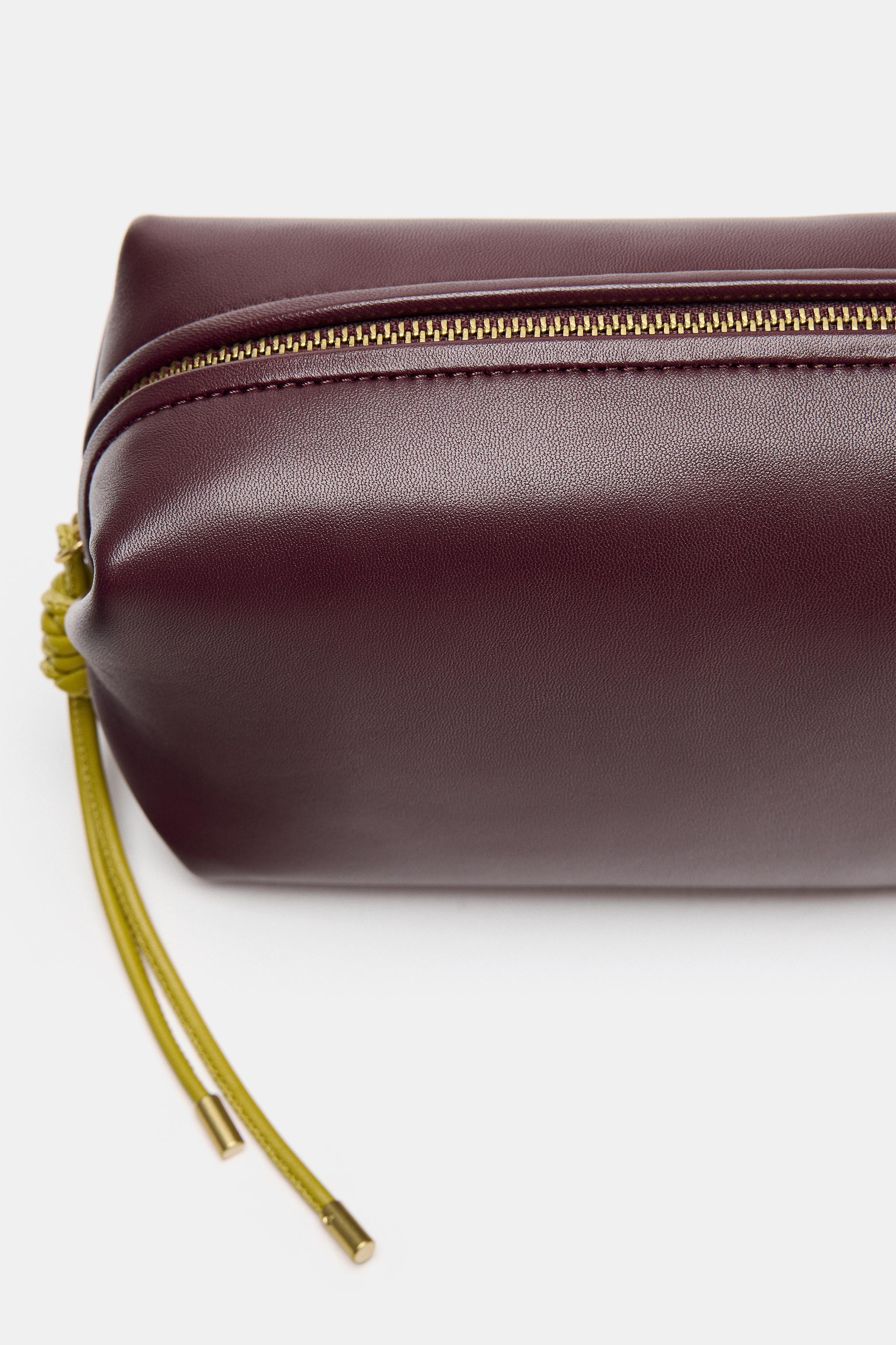 TROUSSE EN CUIR