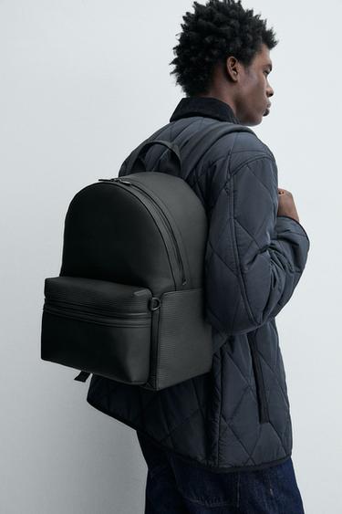 MOCHILA ENGOMADA - Negro de Zara - Imagen 0