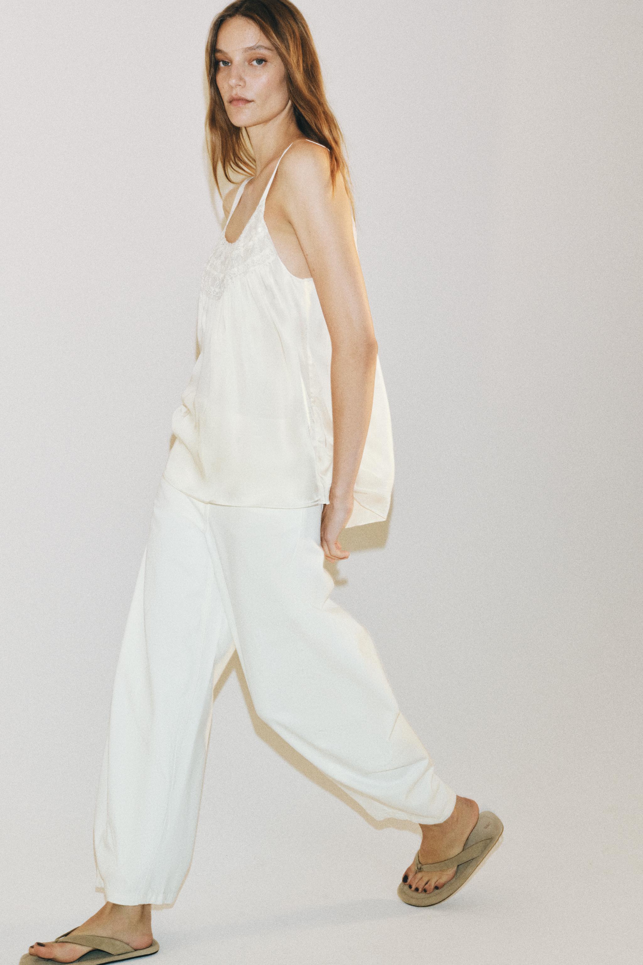 ZW COLLECTION サテンレーストップス - オフホワイト | ZARA Japan / 日本