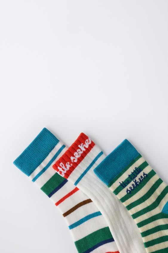 LOT DE TROIS PAIRES DE CHAUSSETTES MI-HAUTES À RAYURES ISABELLE VANDEPLASSCHE © - Multicolore de Zara - Image 2