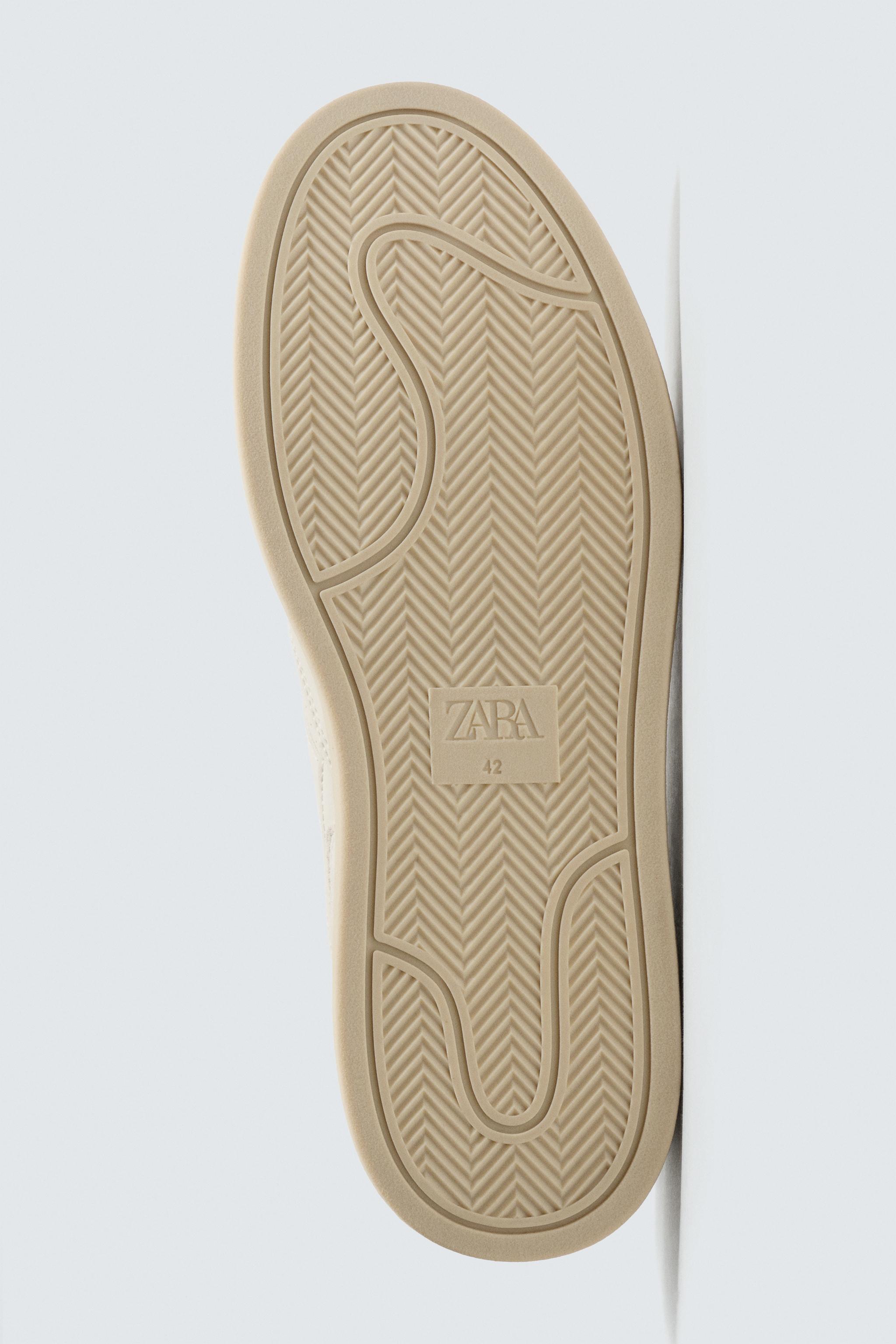BASKETBALL SNEAKERS