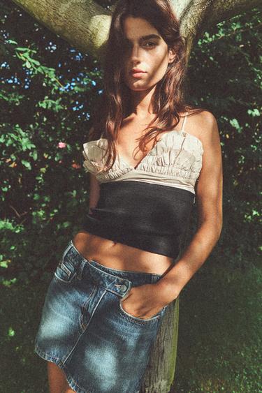 توب ممزوج بفريلز - أسود الخاص بـ Zara