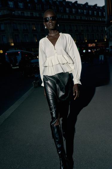 BLOUSE À VOLANTS - Écru de Zara
