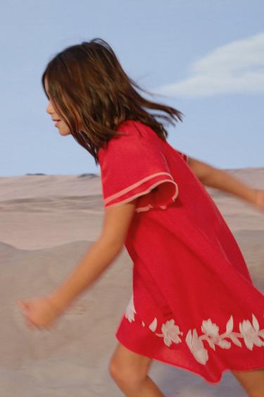 فستان بزهور مطرزة متباينة اللون - أحمر / أبيض by Zara