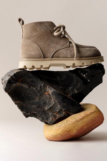 BOTTES BORDÓN EN CUIR - Gris taupe de Zara