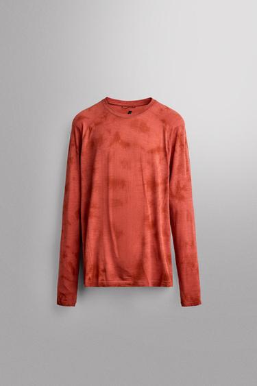 ФУТБОЛКА TIE DYE ИЗ ВЫСОКОТЕХНОЛОГИЧНОЙ ТКАНИ С ШЕРСТЬЮ — КРАСНОВАТЫЙ от Zara