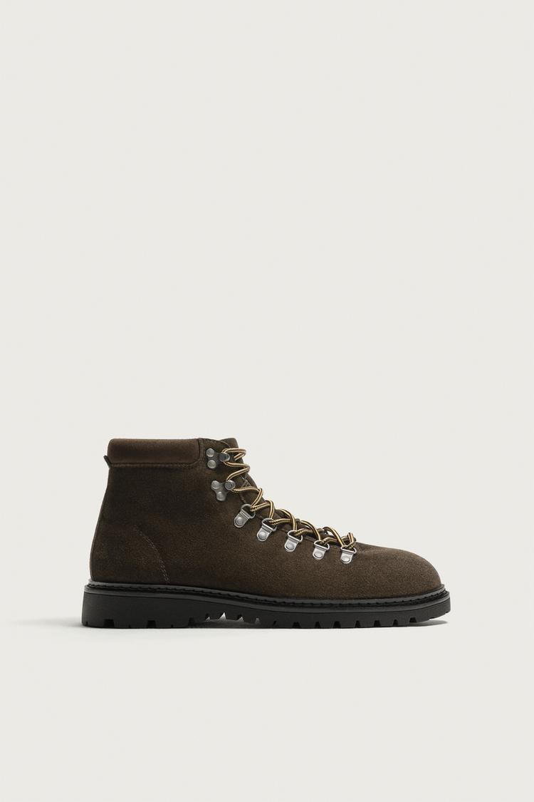 LEATHER HIKING BOOTS — Brown