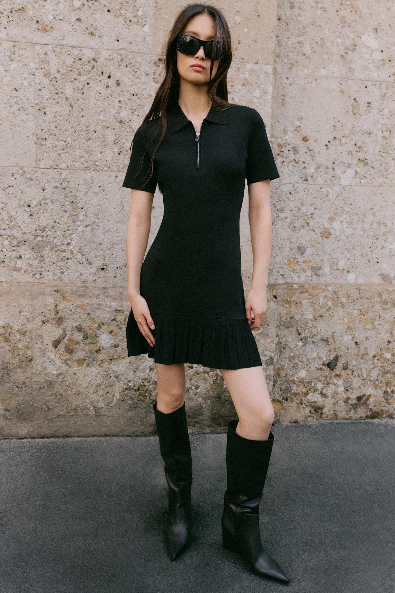 KNIT SHORT PLEATED DRESS
