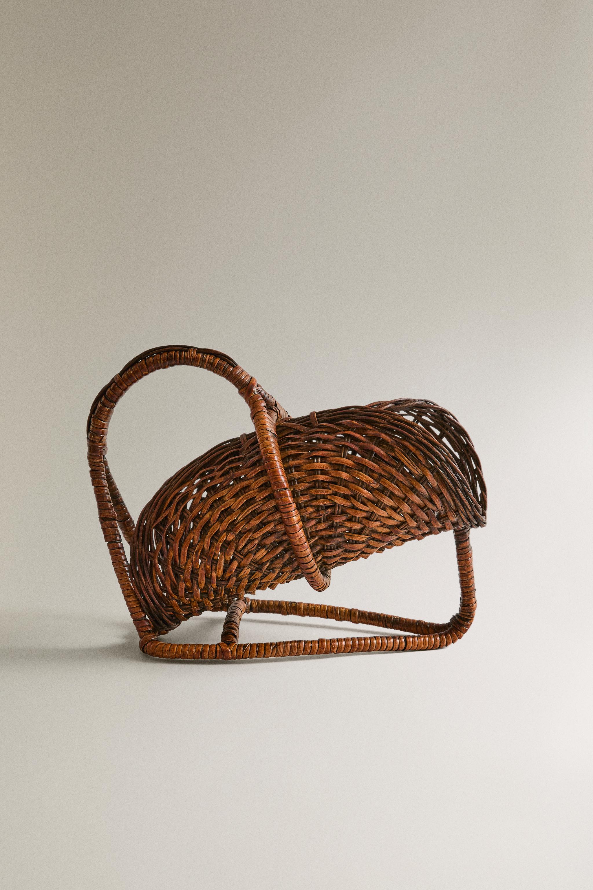 RATTAN BOTTLE STAND